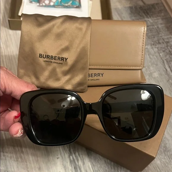 Burberry Black Sunglasses with Tan Case  display picture 1